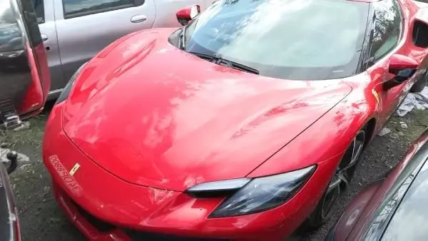 Dilan ve Engin Polat çiftinin el konulan otomobilleri otoparkta görüntülendi