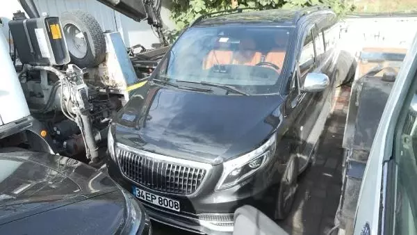 Dilan ve Engin Polat çiftinin el konulan otomobilleri otoparkta görüntülendi