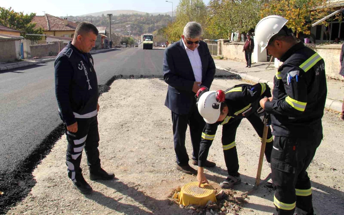 Bünyan Belediye Başkanı Altun, Sağlık Mahallesi\'ndeki asfalt çalışmalarını inceledi