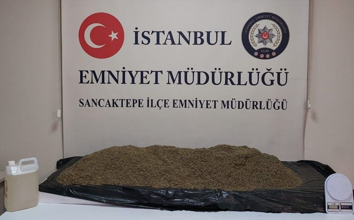 Sancaktepe\'de Şüpheli Paketten 9 Kilo Sentetik Uyuşturucu Çıktı, 3 Şüpheli Tutuklandı