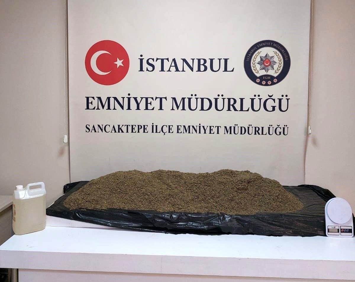 Sancaktepe\'de Şüpheli Paketten 9 Kilo Bonzai Çıktı