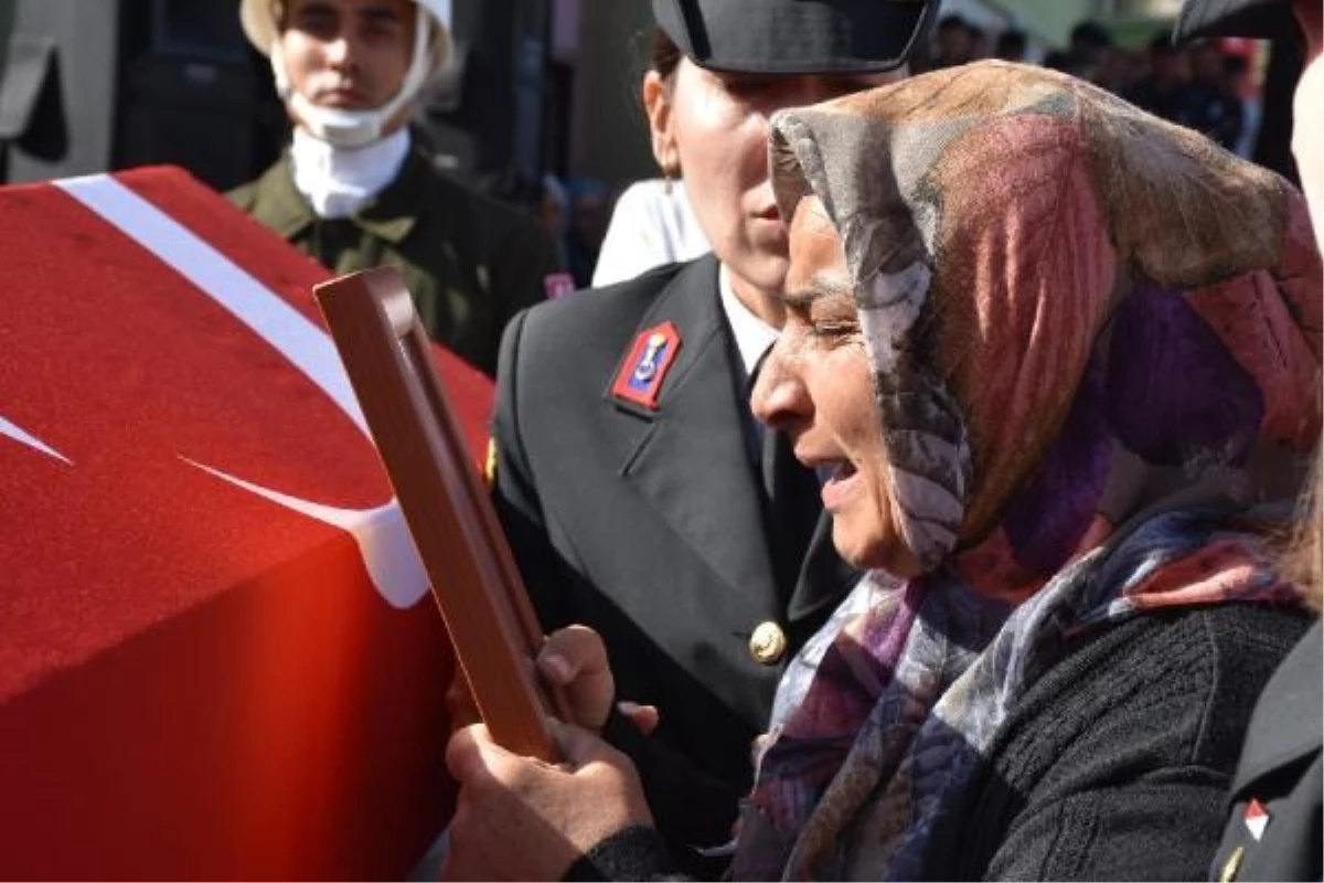 Şehit Özbek\'in cenazesi, memleketi Niğde\'ye uğurlandı
