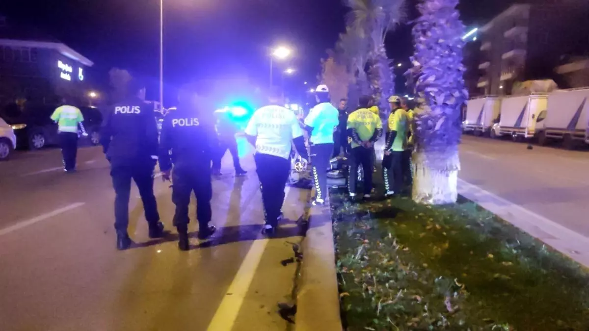 Denizli\'de motosikletli polise arkadan çarpan motosiklet kazası