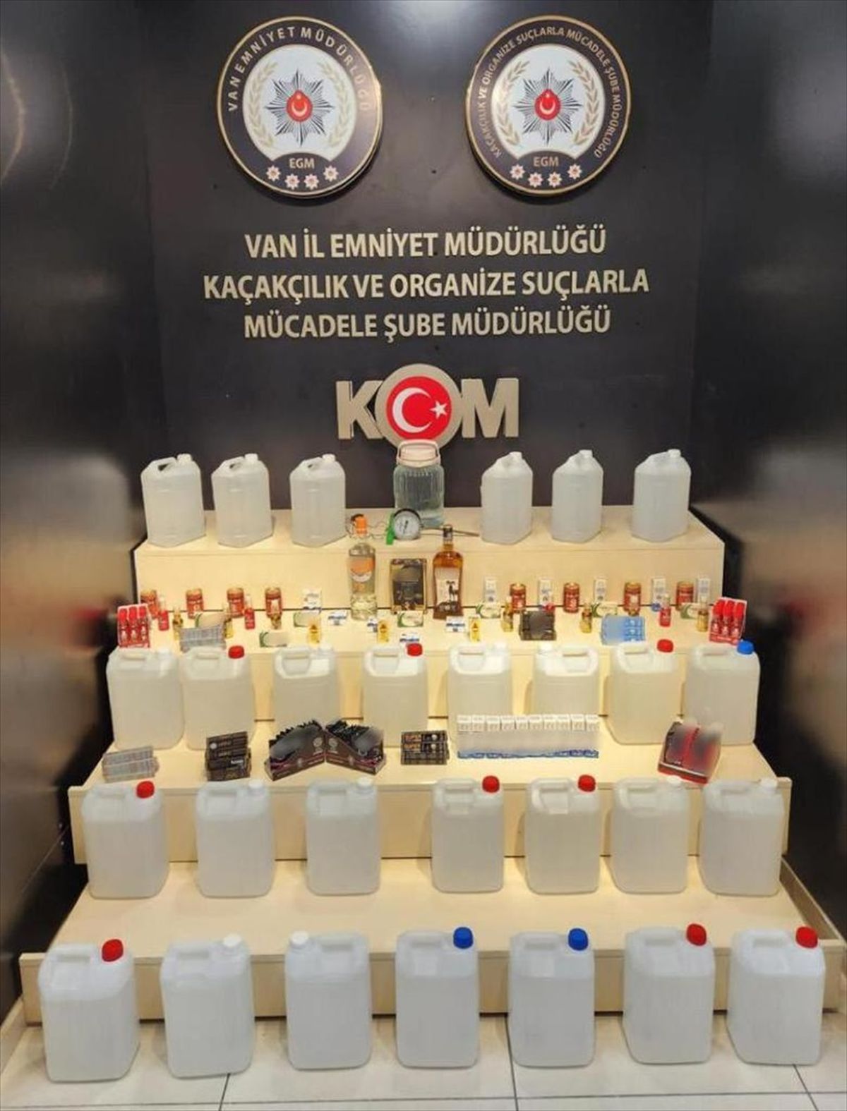 Van\'da Kaçakçılık Operasyonu: 8 Şüpheli Yakalandı