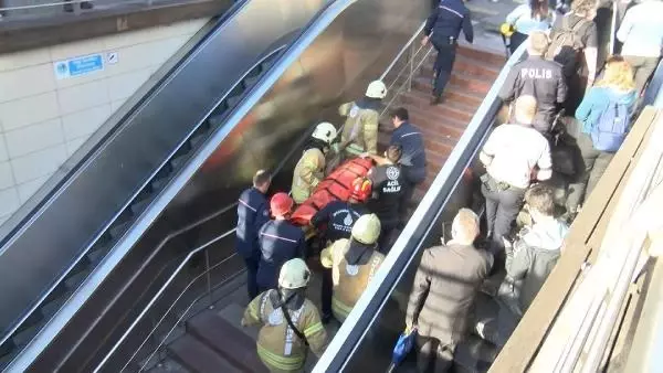 4.Levent metro istasyonunda intihar girişimi: Seferler iptal oldu, ulaşım kilitlendi-1