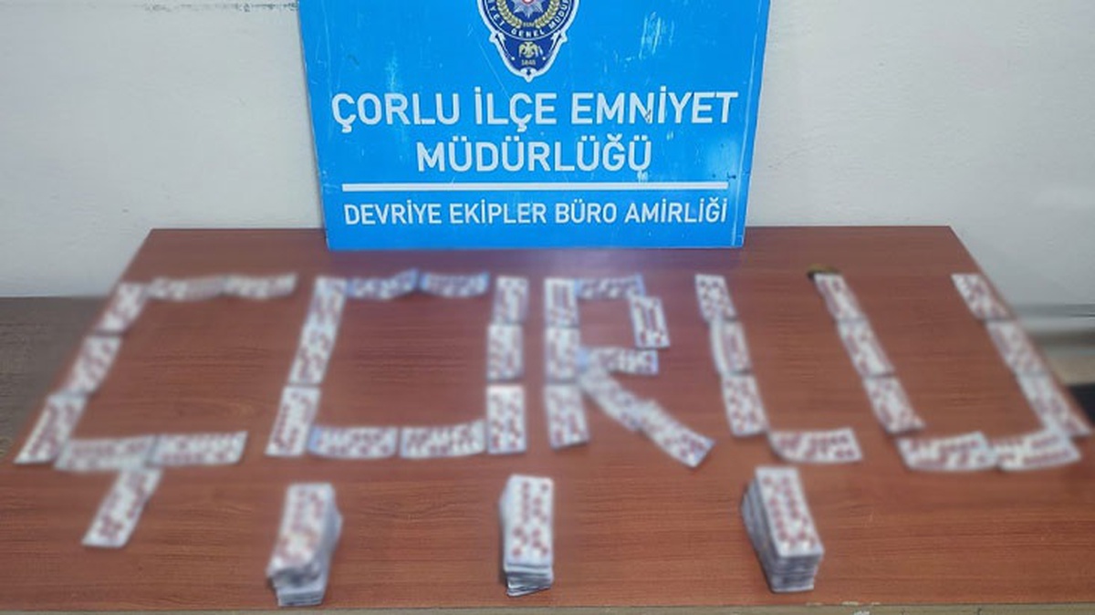7 yaşındaki çocuğun kucağında uyuşturucu hap ele geçirildi
