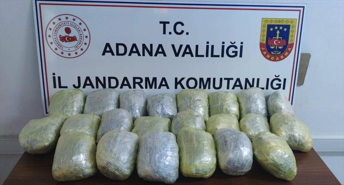 Adana\'da yolcu otobüsünde 12 kilogram esrar ele geçirildi