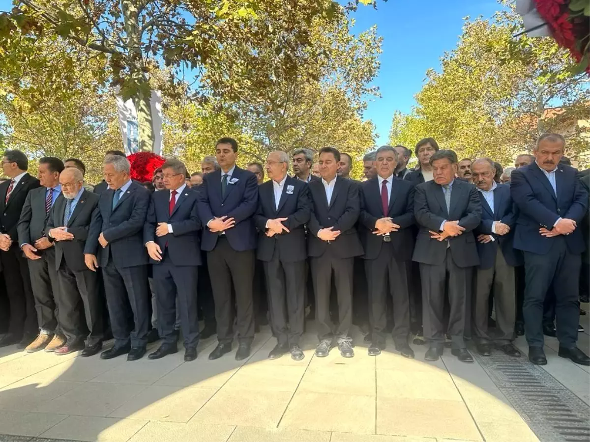 DEVA Partisi Genel Başkanı Ali Babacan\'ın Babası Hilmi Babacan Son Yolculuğuna Uğurlandı