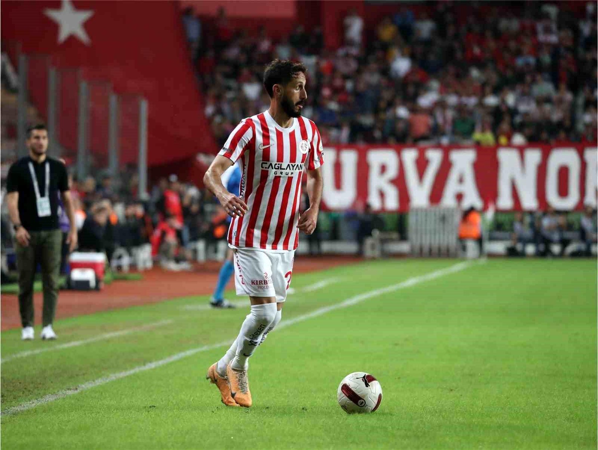 Antalyaspor\'un Jehezkel\'i 4 golle takıma 6 puan kazandırdı