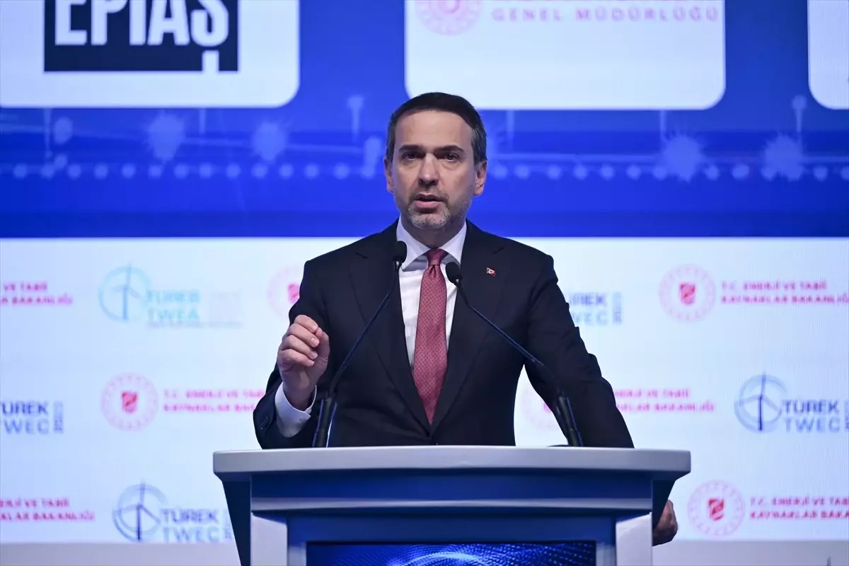 Enerji ve Tabii Kaynaklar Bakanı Bayraktar, Türkiye\'nin rüzgarda potansiyelinin 100 bin megavat olduğunu, teknolojideki gelişmelerle bunun 150 bin...
