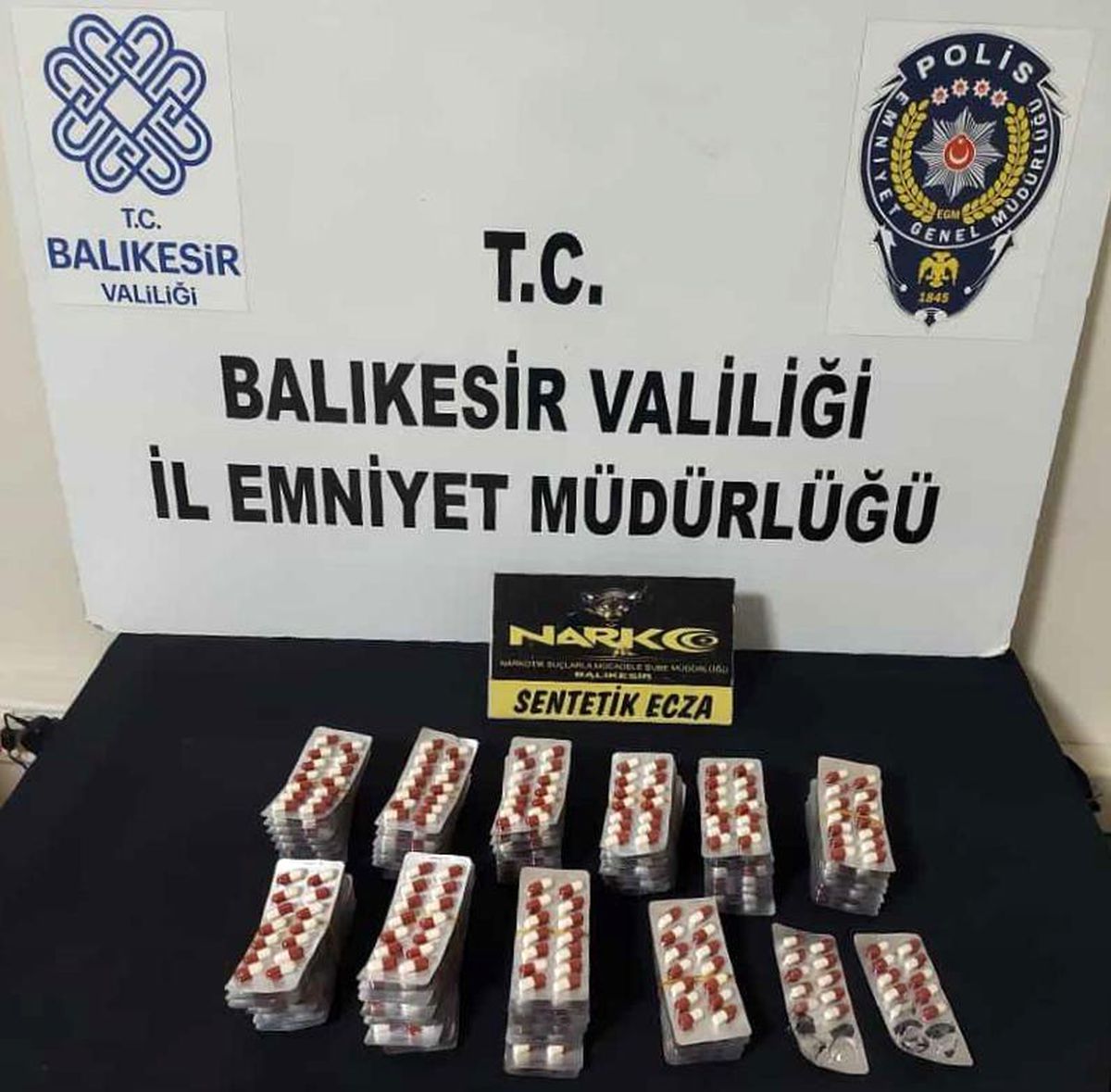 Balıkesir\'de Sentetik Ecza Hapı Operasyonu: 2 Gözaltı