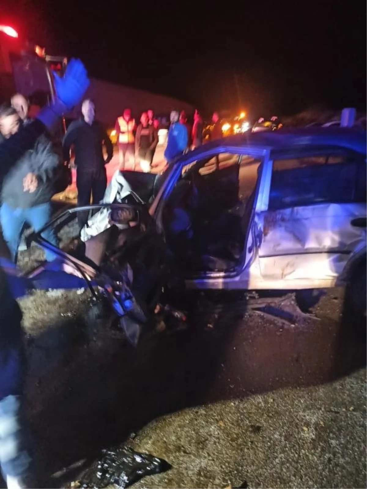 Çorum'da Kafa Kafaya Çarpışan Otomobillerde 2 Kişi Hayatını Kaybetti