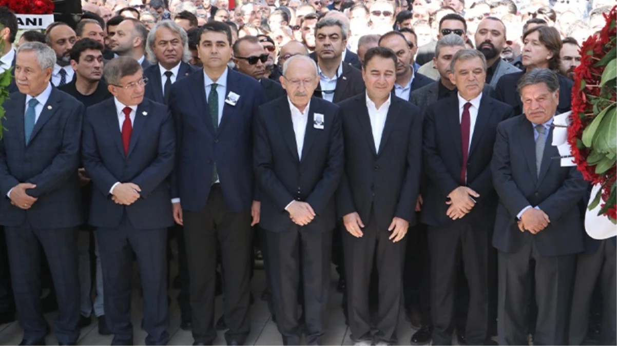 DEVA Partisi Genel Başkanı Ali Babacan\'ın babası son yolculuğuna uğurlandı 