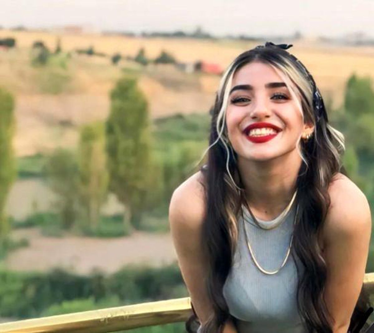 Diyarbakır\'da trafik kazasında hayatını kaybeden genç kız için cenaze töreni düzenlendi