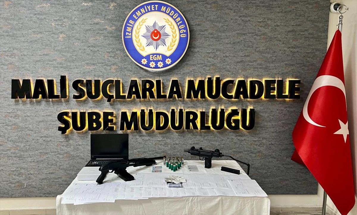 İzmir\'de Doktorların E-imza Cihazları Çalındı, 20 Kişi Gözaltına Alındı