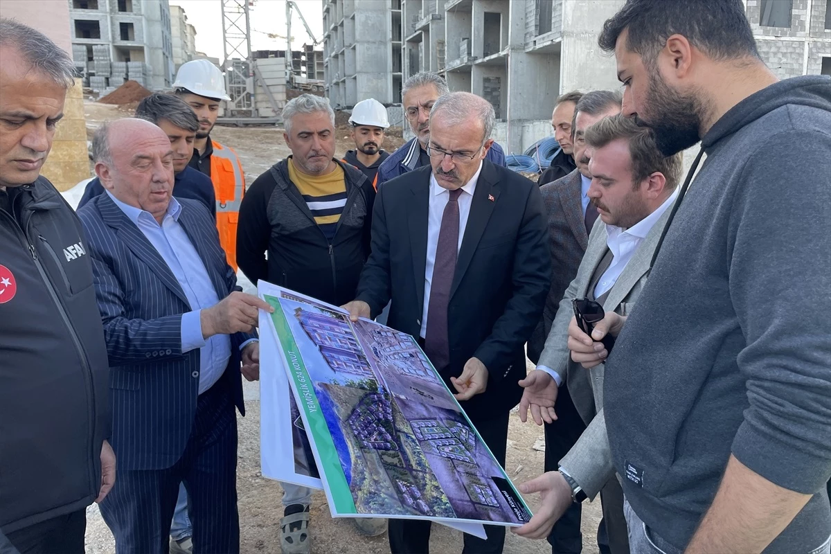 Elazığ Valisi Toraman, inşası süren deprem konutlarıyla ilgili incelemelerde bulundu Açıklaması