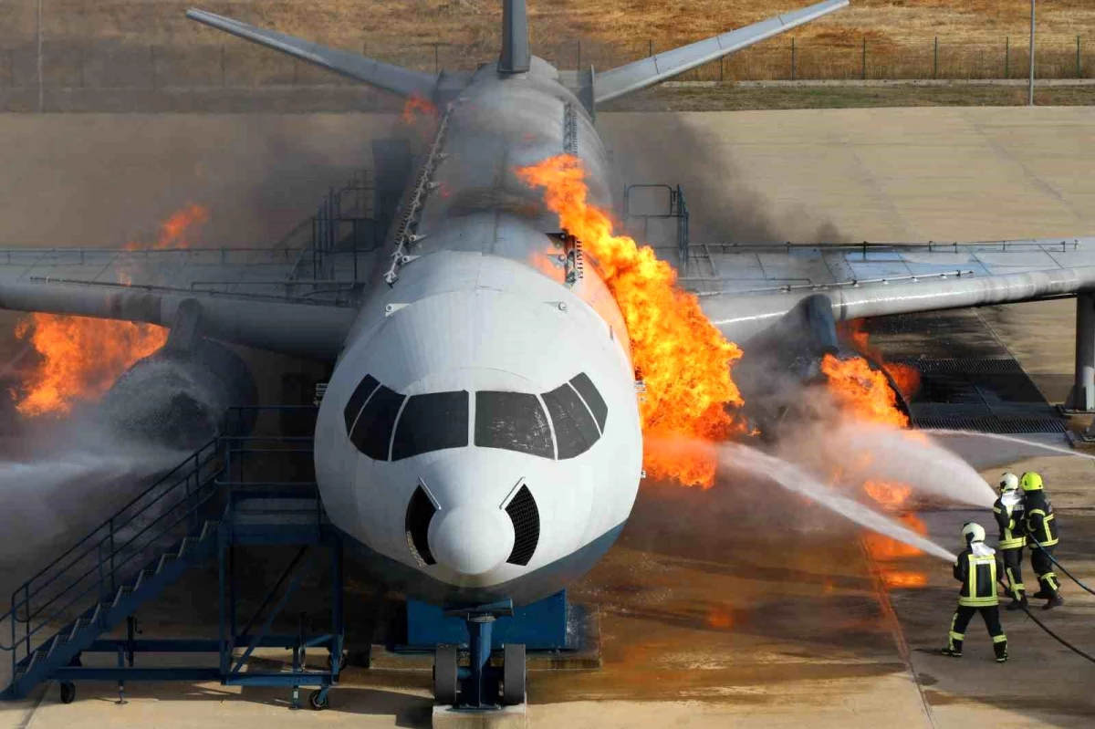 Erzincan Yıldırım Akbulut Havalimanında Uçak Kazası Tatbikatı Düzenlendi