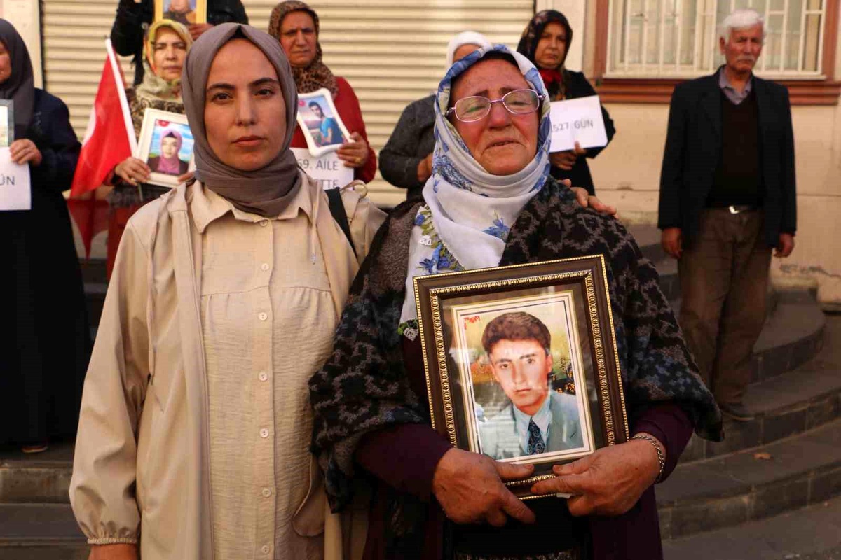 PKK\'nın kaçırdığı çocuklar için evlat nöbetine katılım artıyor