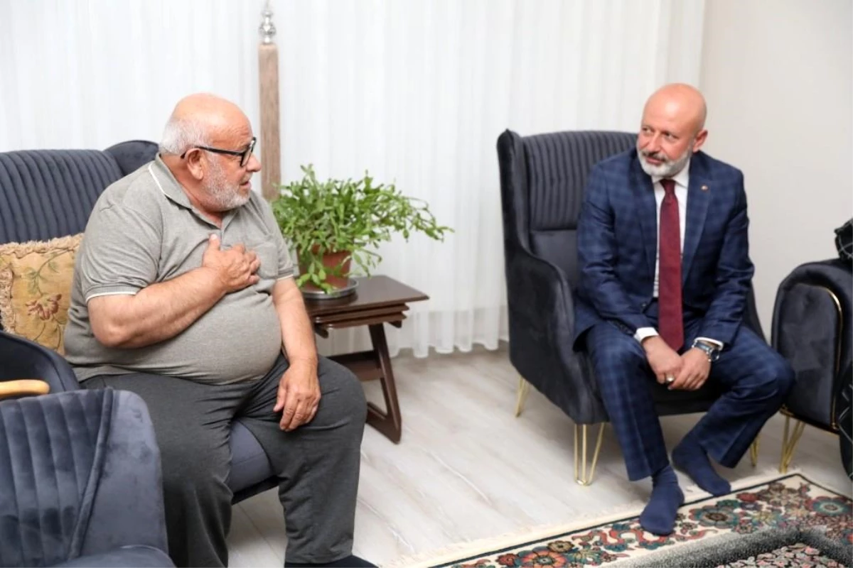 Kocasinan Belediye Başkanı Ahmet Çolakbayrakdar, Hilmi Oba\'nın yeni evine misafir oldu