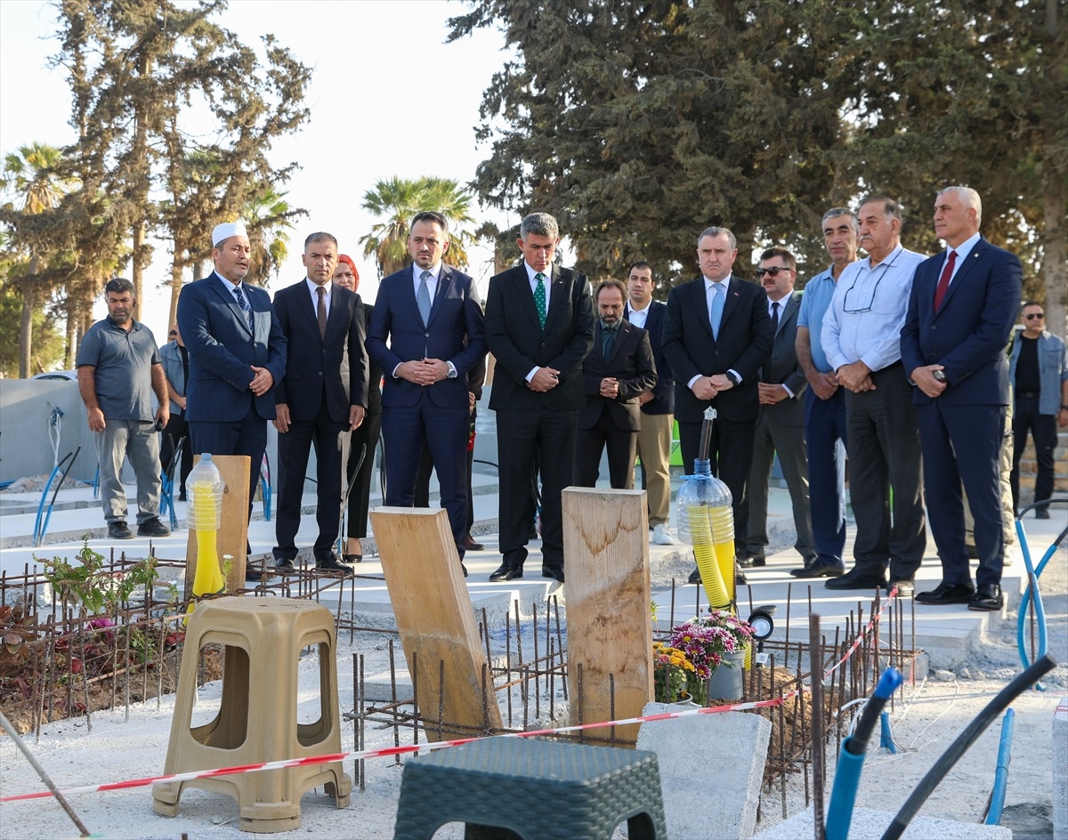 Gençlik ve Spor Bakanı Bak, KKTC\'de "Şampiyon Melekler"in mezarını ziyaret etti
