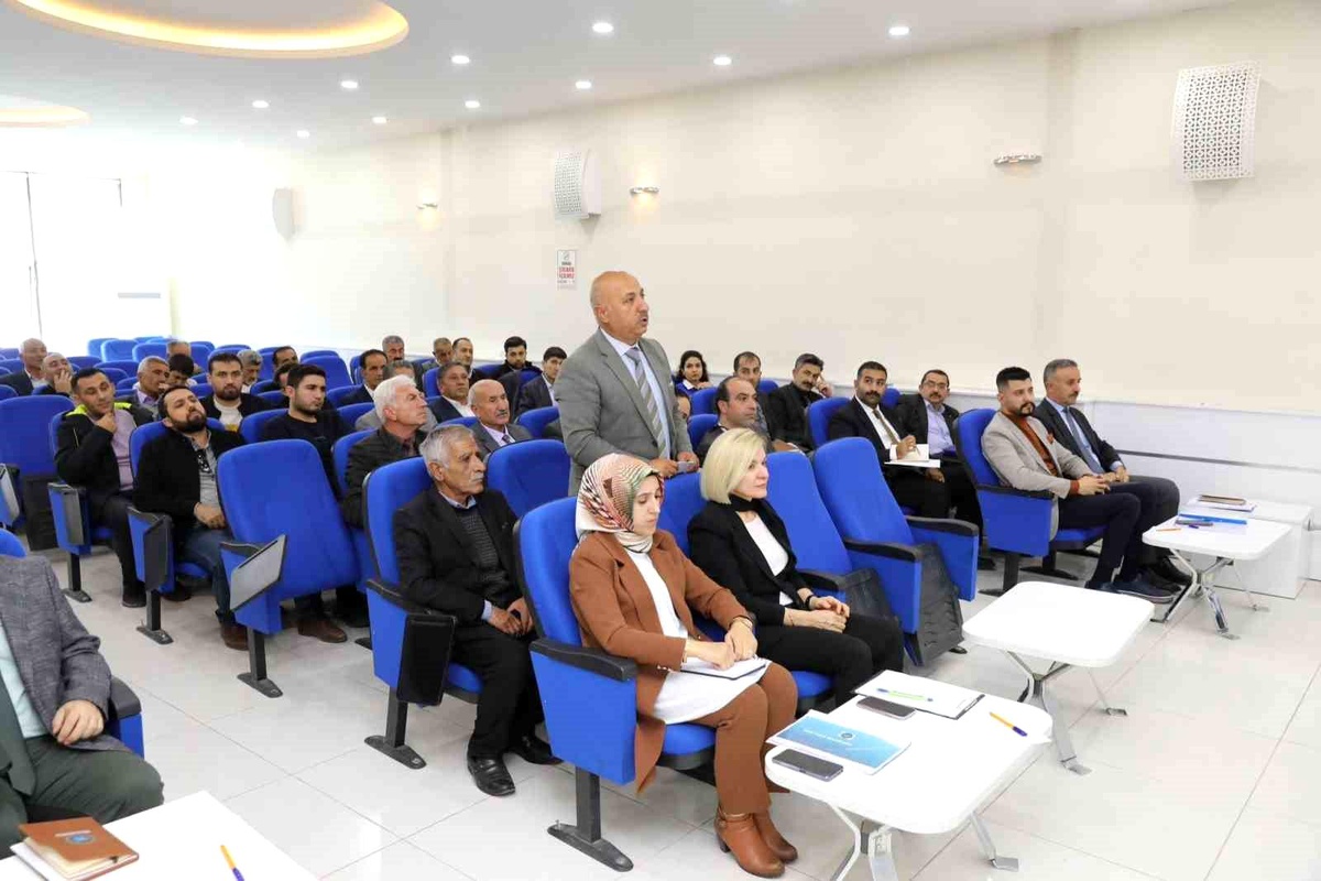 Van\'ın İpekyolu Belediyesi, Mahalle Muhtarlarıyla İşbirliği Toplantısı Düzenledi