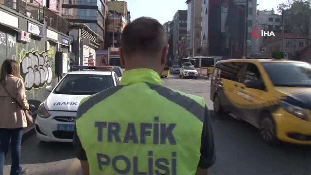 Kadıköy\'de ceza yiyen taksicinin isyanı: \'Ceza yersem bu aracı burada yakarım\'