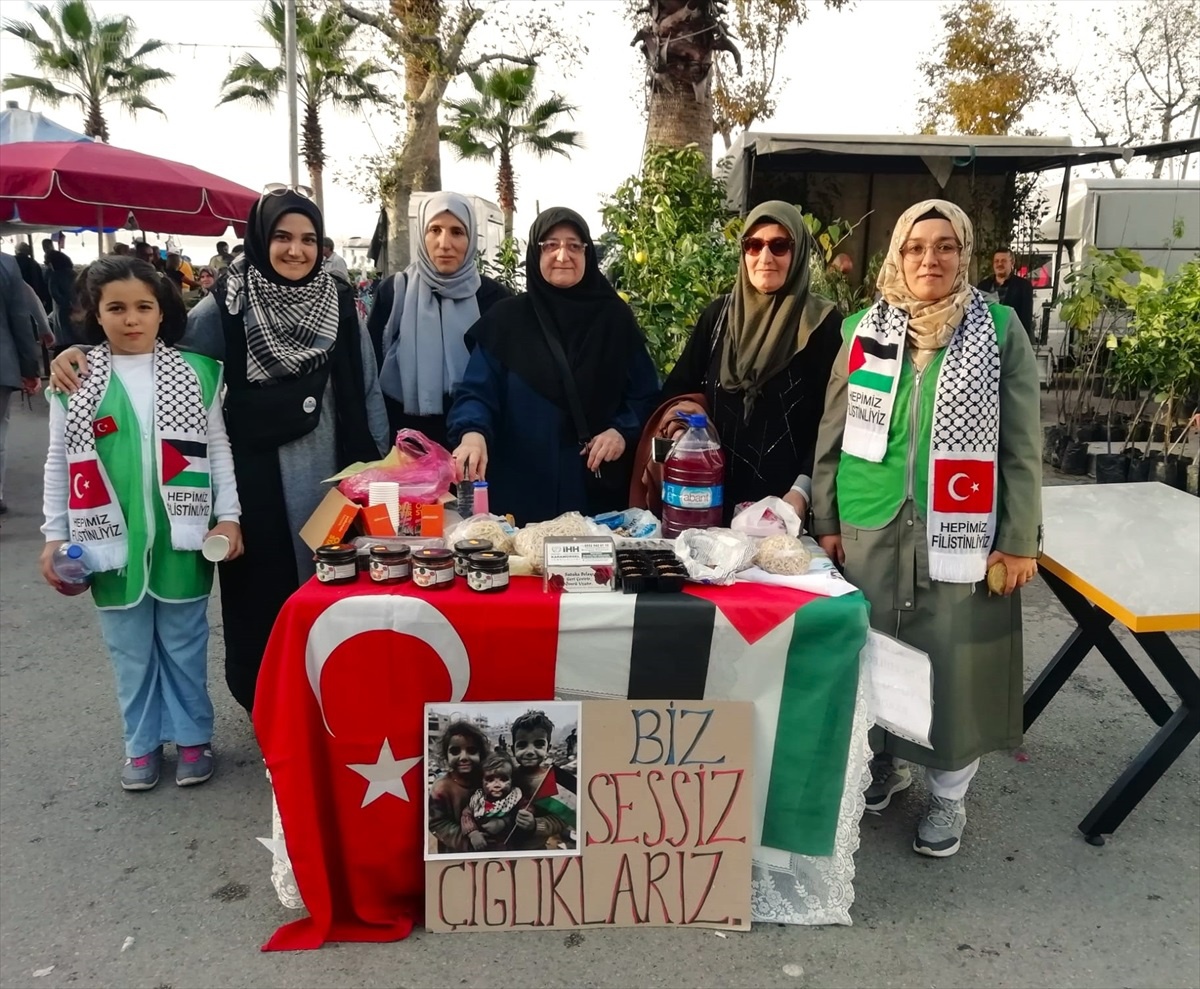 Karamürsel\'de İsrail saldırılarına karşı kermes düzenlendi