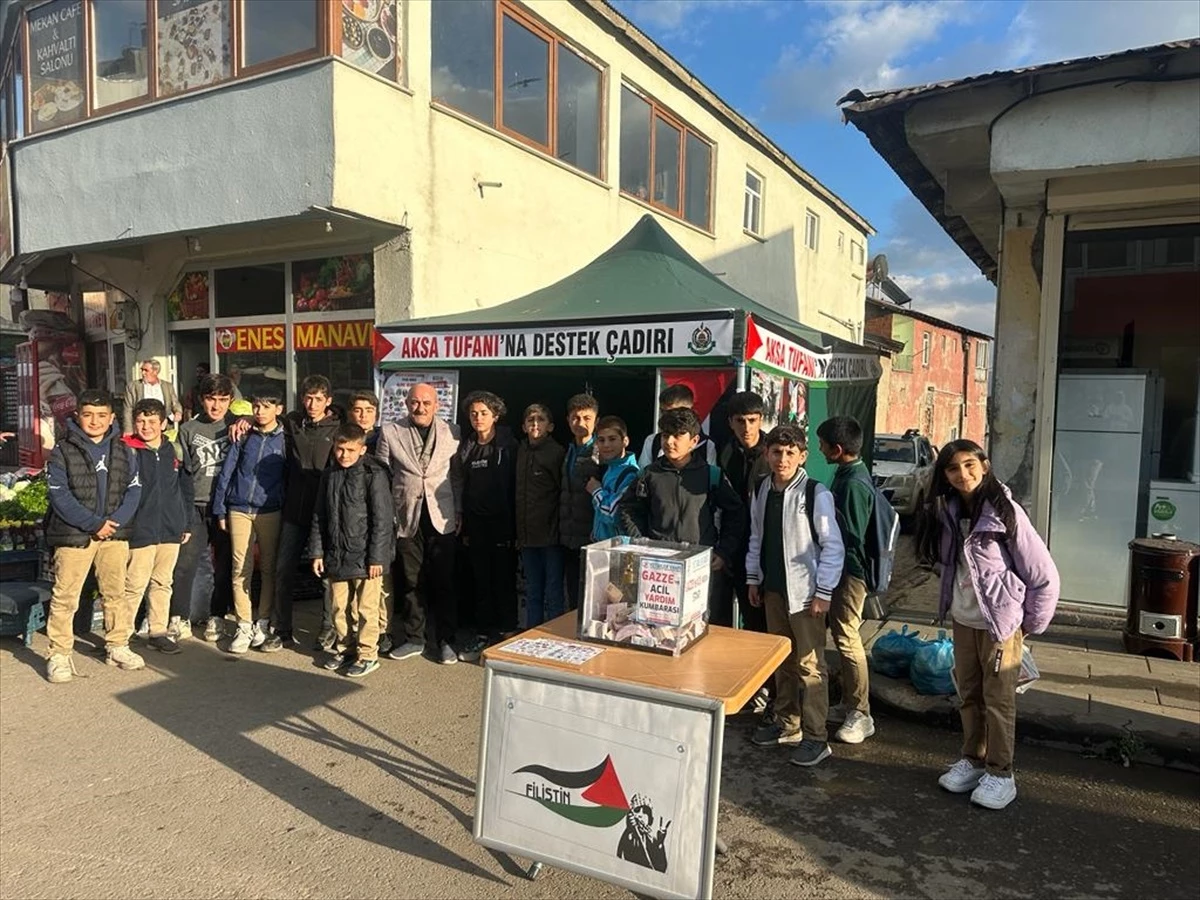 Karlıova\'daki öğrenciler harçlıklarını Gazze\'ye bağışladı