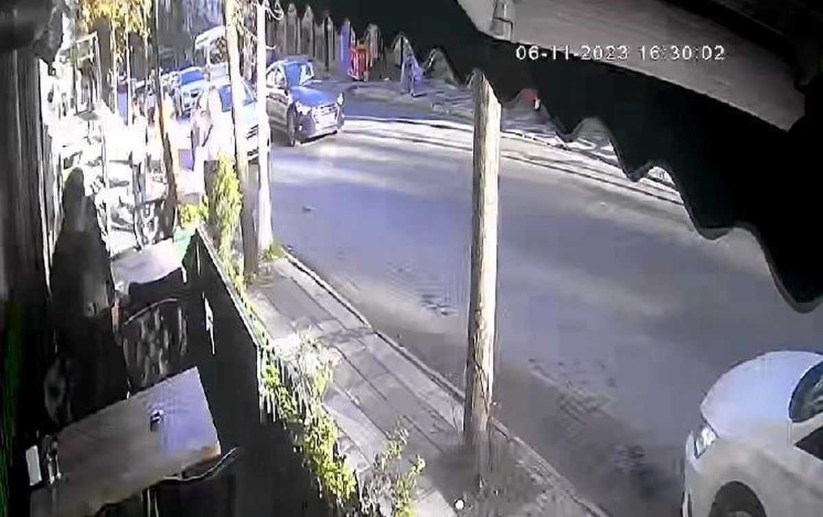 Esenyurt\'ta Kebapçıda Hesap Ödemeden Kaçan Gençler