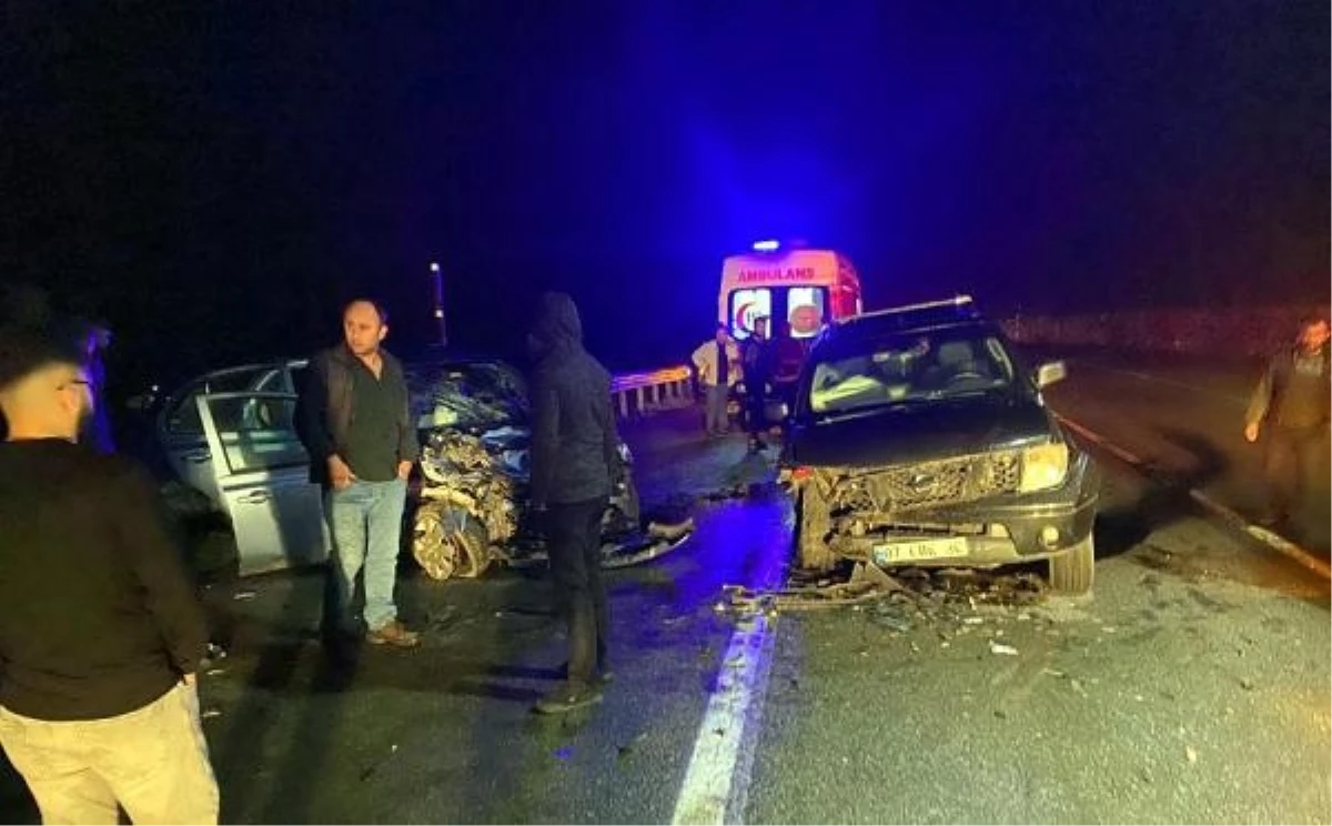 KIRKLARELİ\'de Otomobil ile Kamyonet Çarpıştı: 3 Ölü, 2 Yaralı