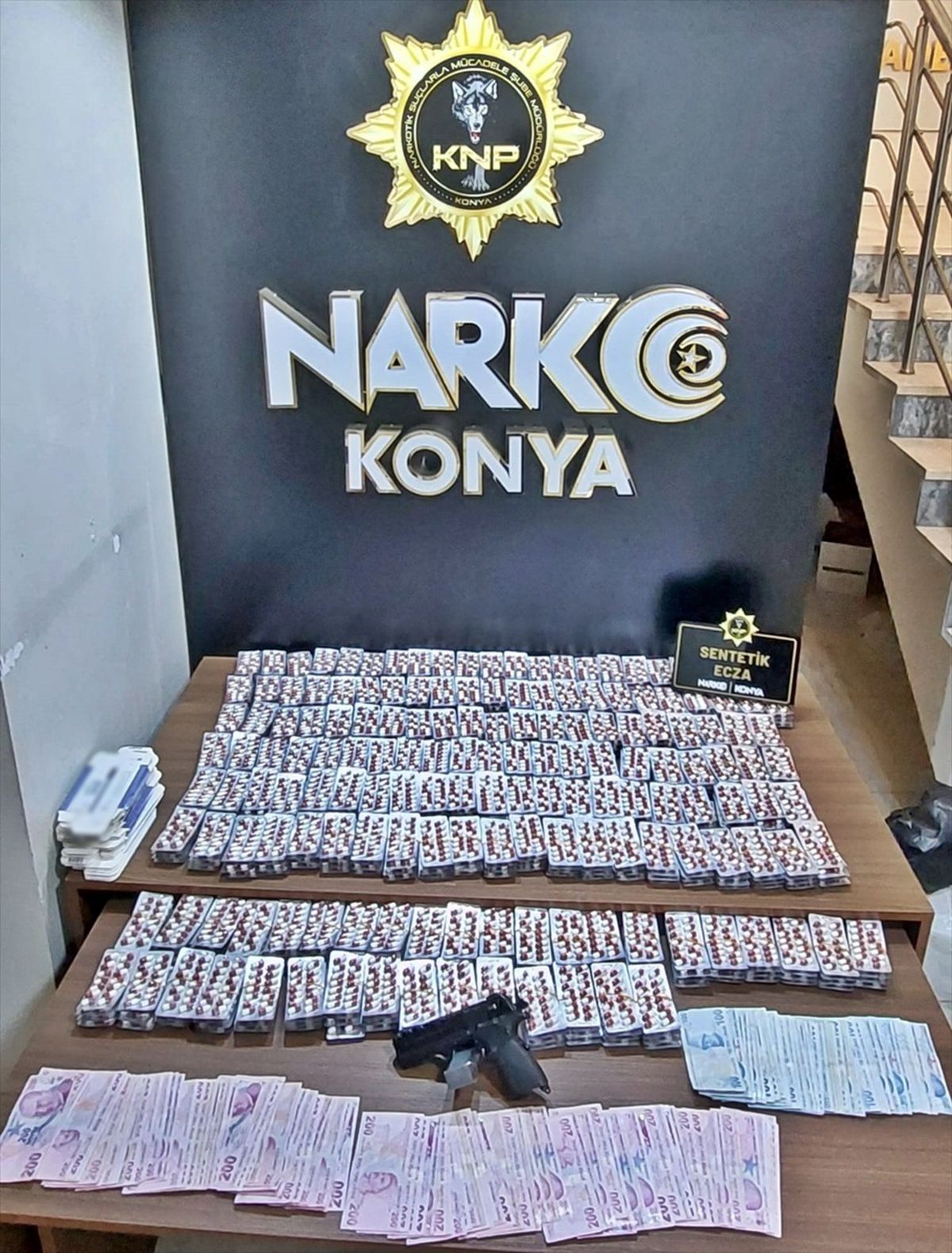 Konya\'da Uyuşturucu Operasyonunda 11 Zanlı Gözaltına Alındı