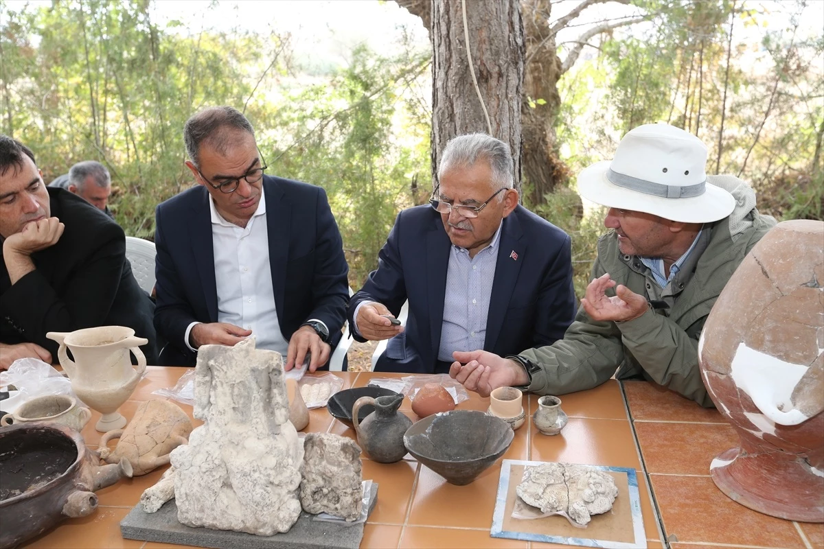 Kültepe Kaniş/Karum Höyüğü\'nde 7 bin yıllık heykel ve kaplar bulundu