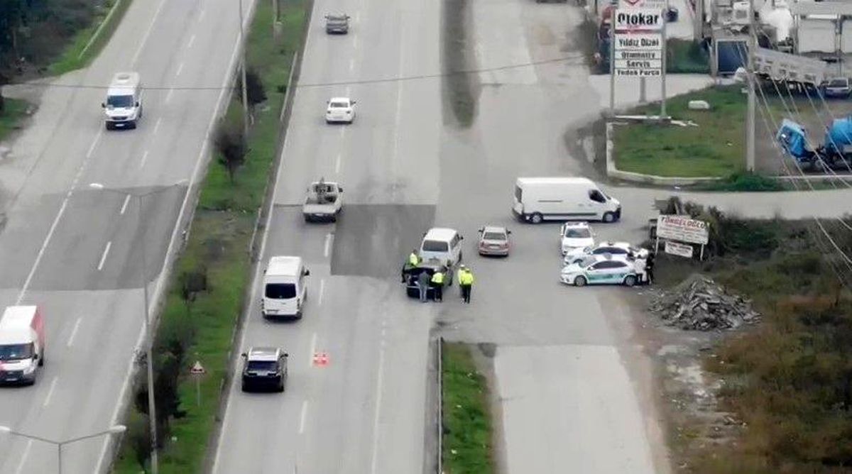 Düzce Bölge Trafik Ekipleri Dronla Tehlikeli Hareket Yapan Sürücüleri Yakaladı