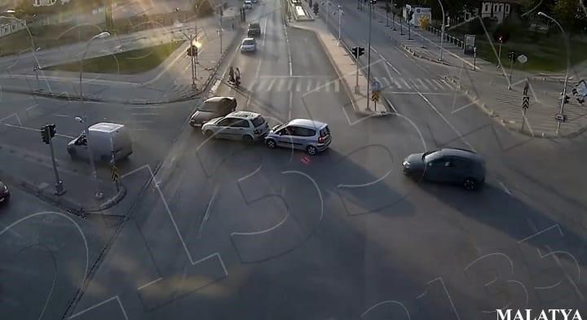 Malatya\'da dikkatsizlik ve kural ihlalleri sonucu meydana gelen trafik kazaları KGYS kameralarına yansıdı