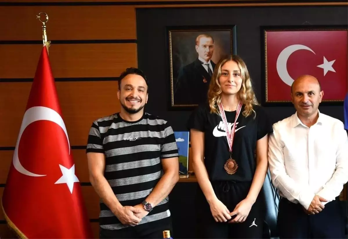 Altınova Belediyespor Taekwondo Takımı Sporcusu Nisa Erdoğan Milli Takım Seçmelerine Katılıyor