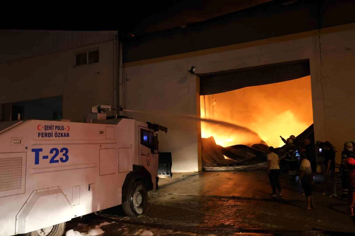 Adana\'da sağlık ürünleri üreten fabrikada yangın çıktı