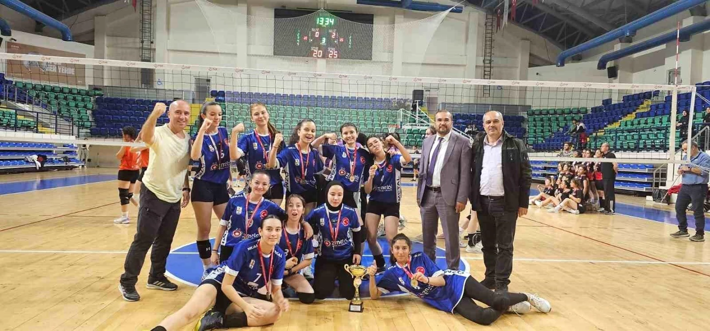Simav Nurullah Koyuncuoğlu Anadolu Lisesi Voleybol Takımı İl Şampiyonu Oldu