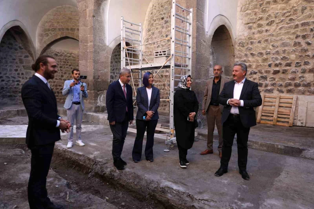 Melikgazi Belediyesi Köşk Medrese\'yi restore ediyor
