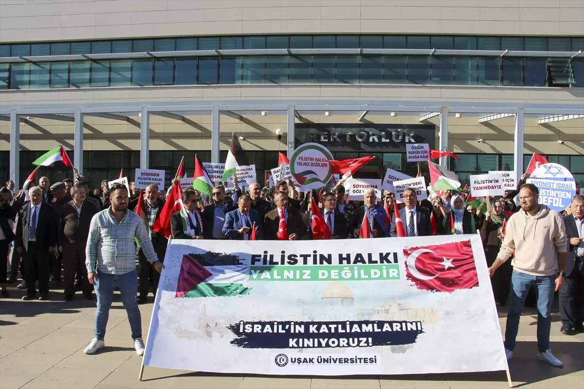 Uşak Üniversitesi Akademisyenleri İsrail\'in Gazze\'ye Saldırılarını Protesto Etti