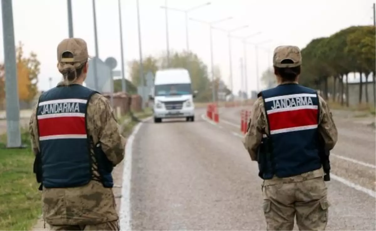 Van'da Kadın Astsubaylar Sürücüleri KADES Hakkında Bilgilendirdi