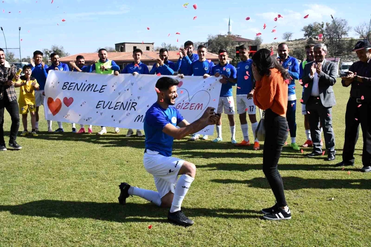 Hacılar Erciyesspor Oyuncusu Maç Öncesi Evlilik Teklifi Yaptı