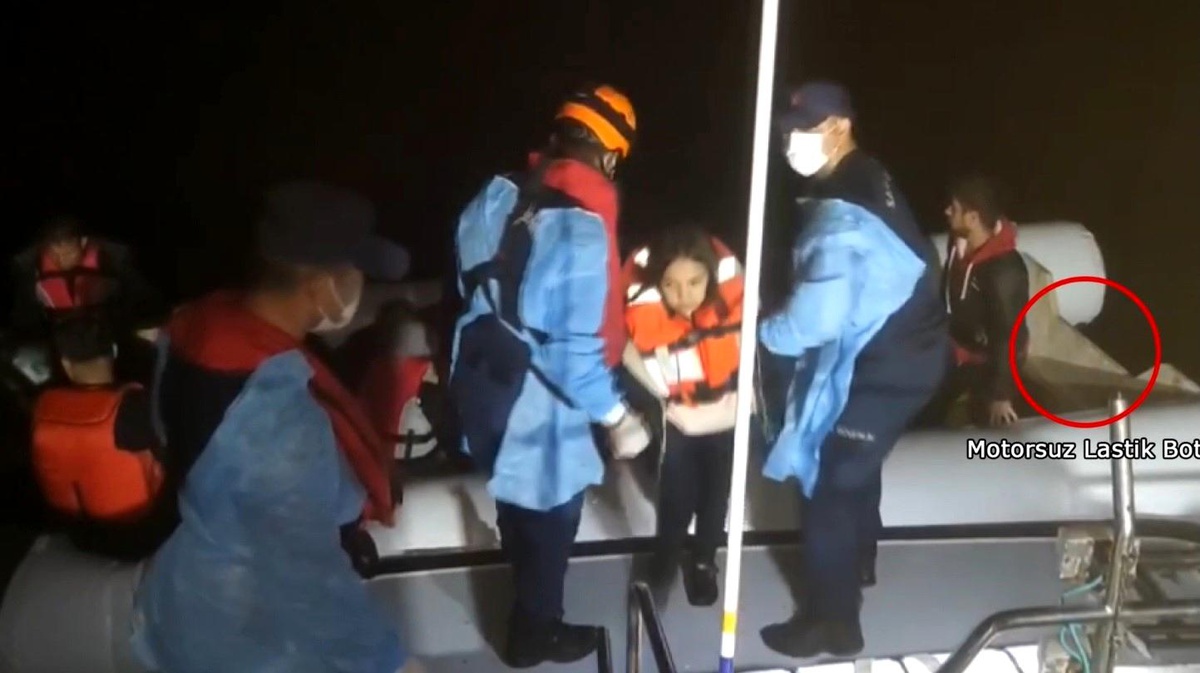 Yunan Sahil Güvenliği, 36 kaçak göçmeni ölüme terk etti