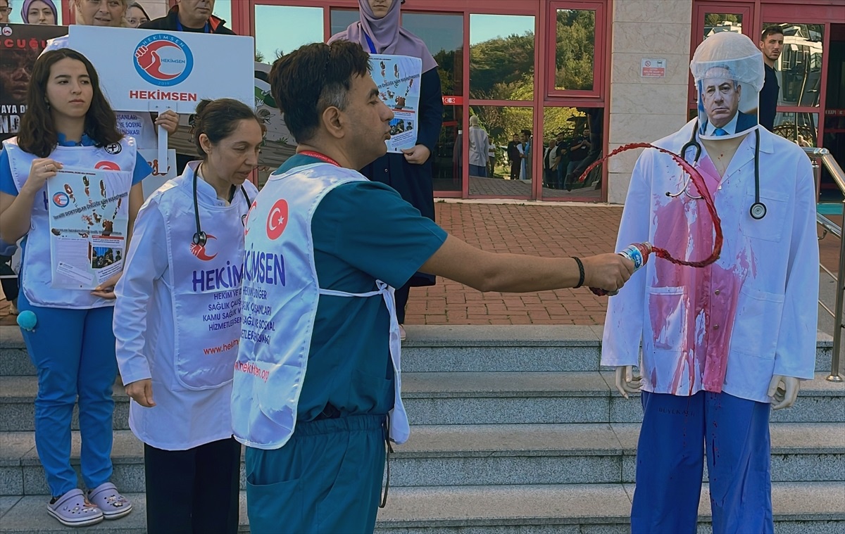 Zonguldak\'ta Doktorlar İsrail\'in Gazze\'deki Saldırılarını Protesto Etti