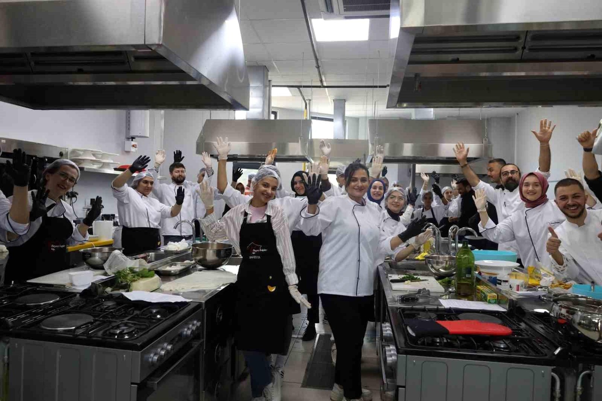 Gebze Beyaz Kalpler Eğitim ve Gelişim Merkezi\'nde Geleneksel Yemek Yarışması
