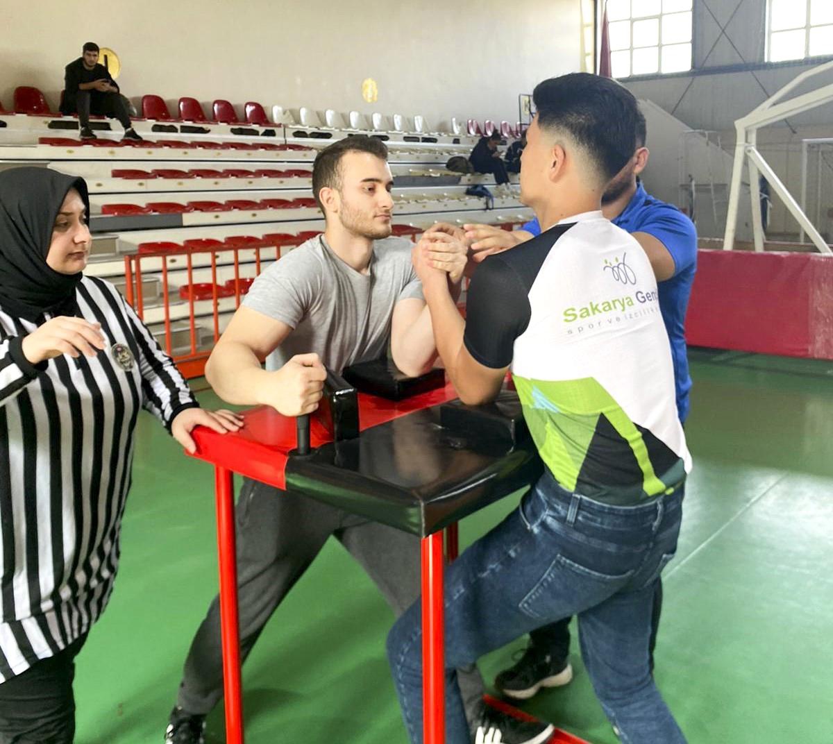 SUBÜ Geleneksel Türk Sporları Öğrenci Topluluğu, Geleneksel Bilek Güreşi Turnuvası düzenledi