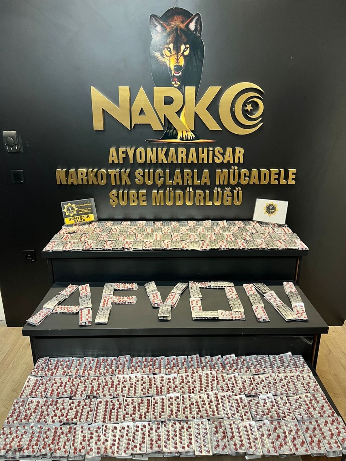 Afyonkarahisar\'da Kargoda 9 Bin 758 Uyuşturucu Hap Ele Geçirildi
