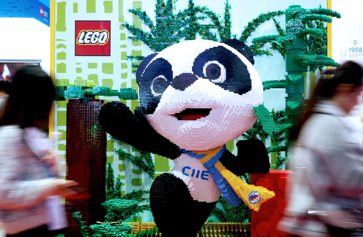 LEGO, Çin Uluslararası İthalat Fuarı\'nda yeni oyuncak setlerini tanıttı