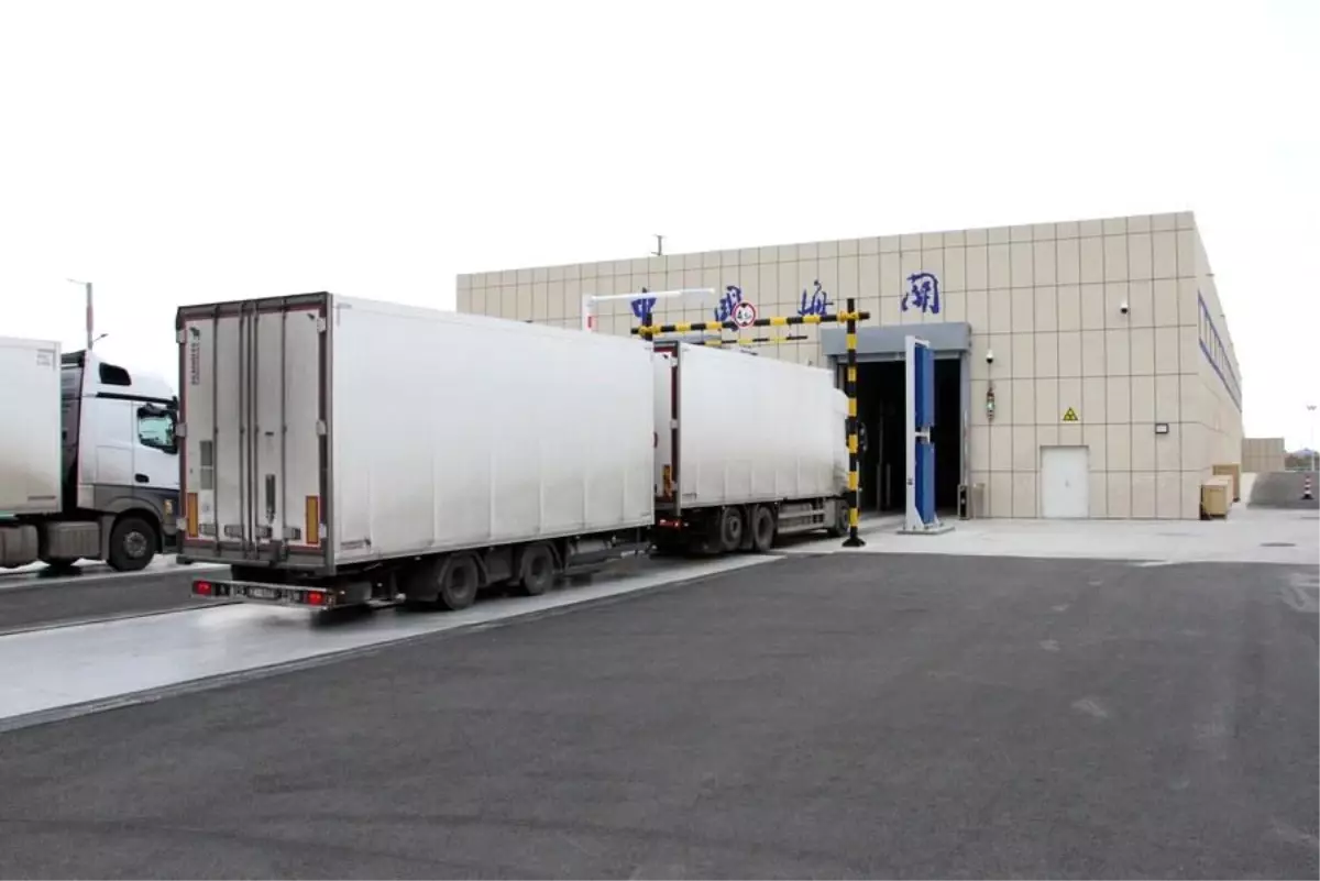 Albüm: Çin\'in Alataw Geçidi Üretim ve Ticarette Canlılığıyla Öne Çıkıyor