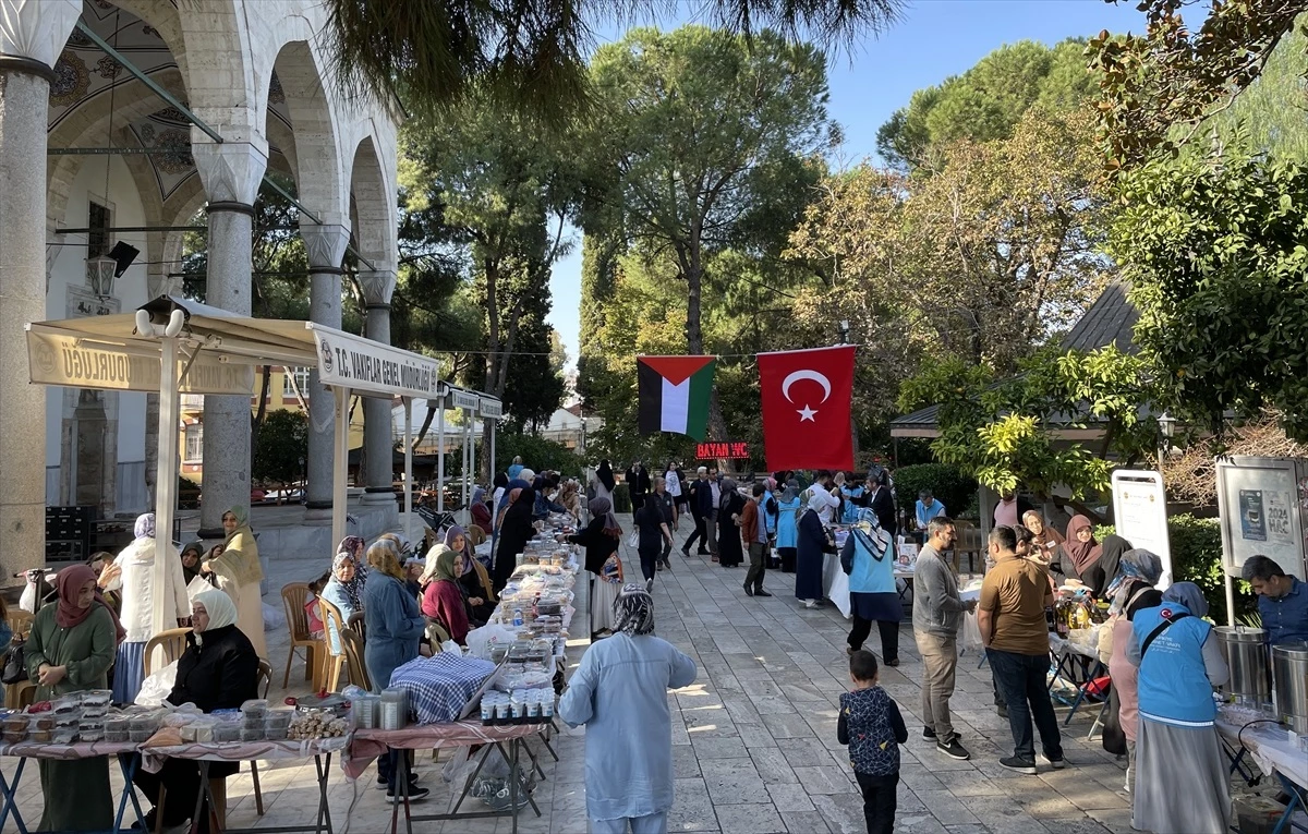 Türkiye Diyanet Vakfı Aydın Şubesi Filistinlilere Destek İçin Kermes Düzenledi