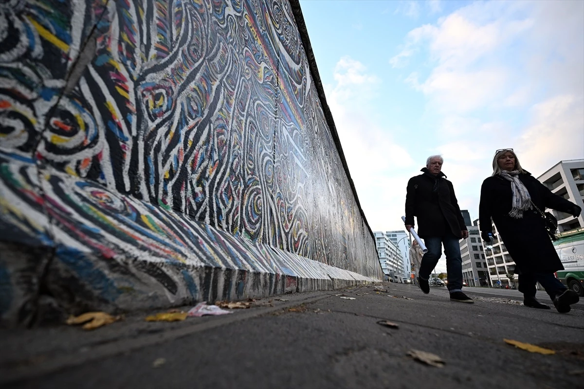 Berlin Duvarı\'nın Yıkılışının 34. Yıl Dönümü